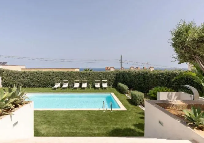 Iris Home Monolocale Alcamo 0*,